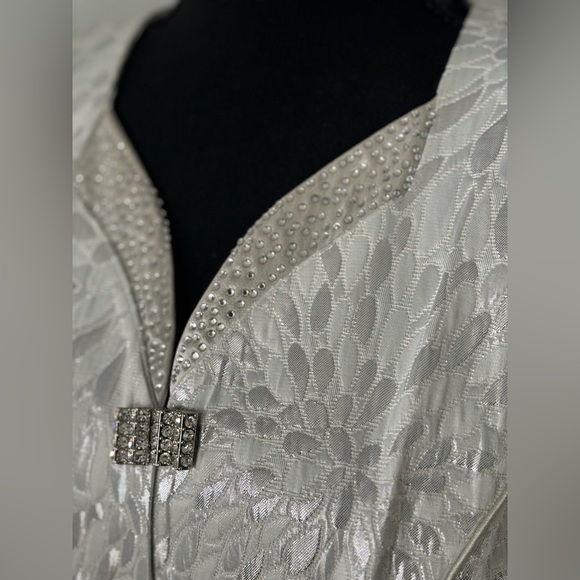 Promise NY Silver and White 2pc Skirt Suit w/Rhinestones, Beads & Lace, Size 14 - Picture 6 of 11